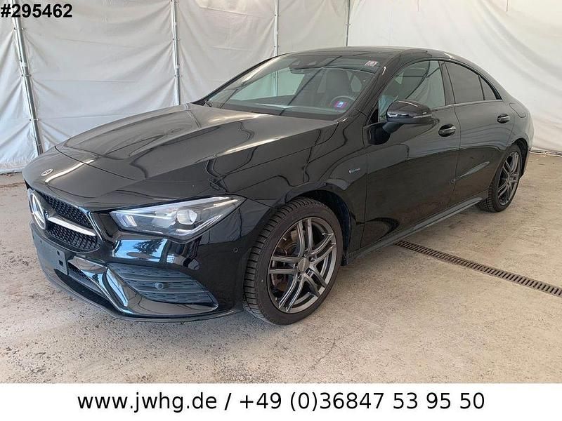 Schwarz Gebraucht 2021 Mercedes CLA250e AMG line Limousine | 29.950 € (Fairer Preis) - Bild 1/4