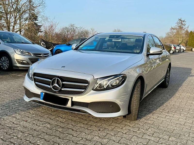 Gebraucht 2019 Mercedes E220 Avantgarde Limousine | 17.450 € (Superpreis) - Bild 1/4