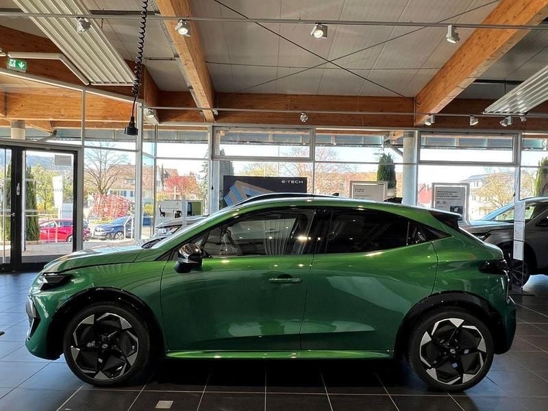 Neu Renault Clio V Techno 158 PS (116 kW) 2026 Grün Limousine