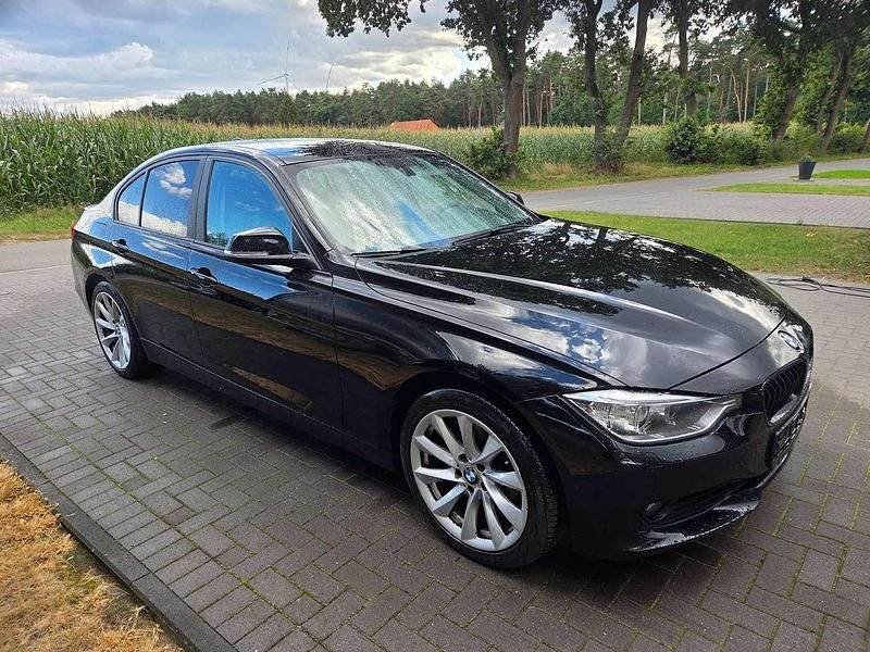 Schwarz Gebraucht 2012 BMW 318 Limousine | 6.500 € (Superpreis) - Bild 1/4
