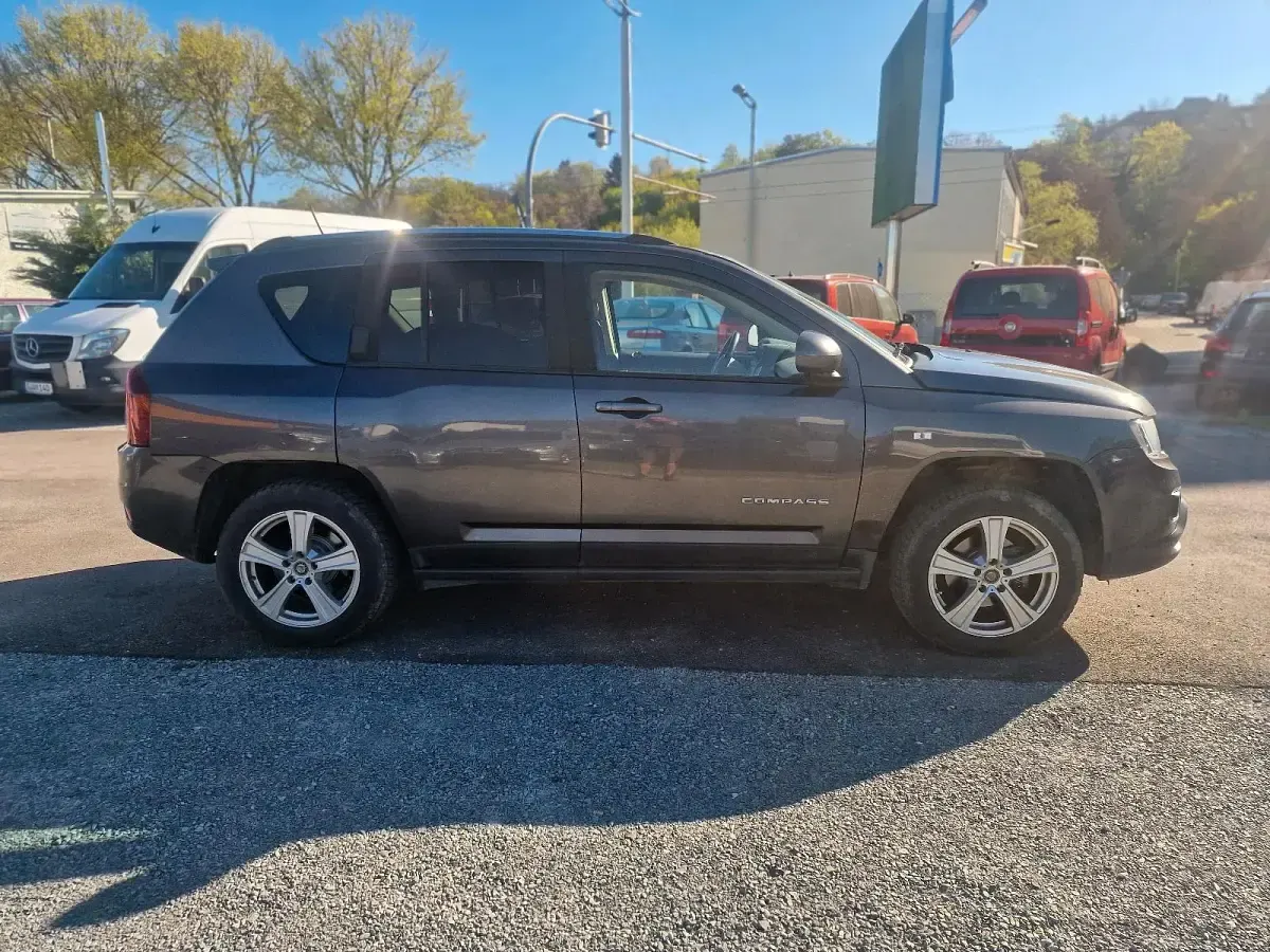 Gebraucht Jeep Compass 163 PS (119 kW) 2014 Grau SUV