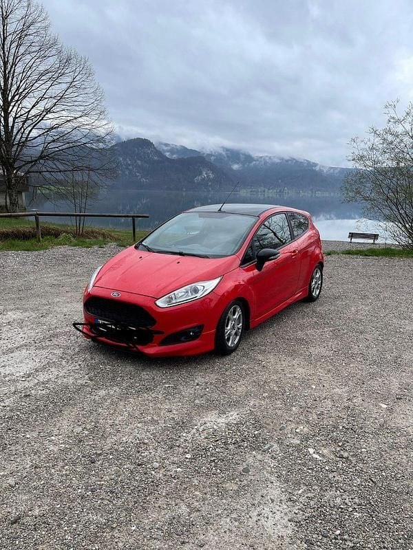 Gebraucht Ford Fiesta Sport 140 PS (102 kW) 2015 Rot Kleinwagen