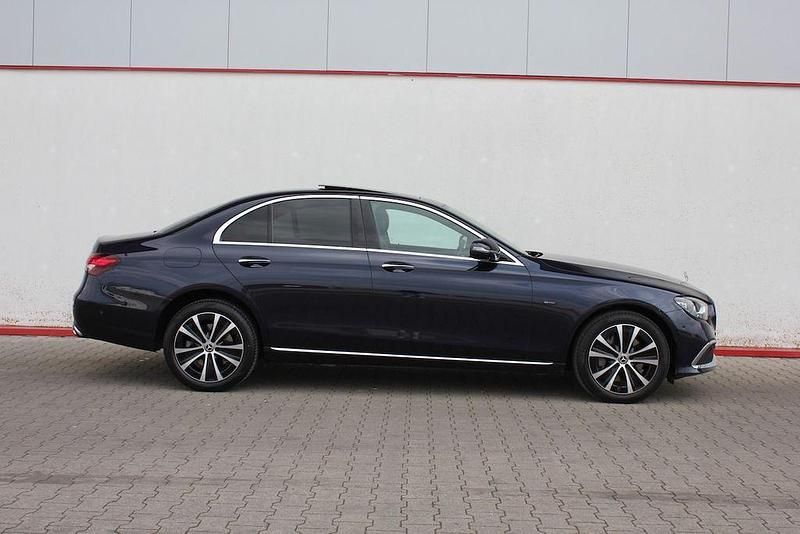 Gebraucht Mercedes E300 306 PS (225 kW) 2021 Cavansitblau metalliclack 890u Limousine