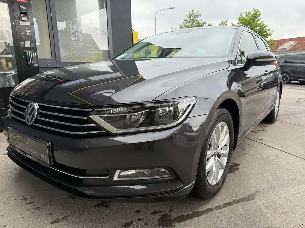 Gebraucht VW Passat Comfortline 150 PS (110 kW) 2018 Grau Kombi