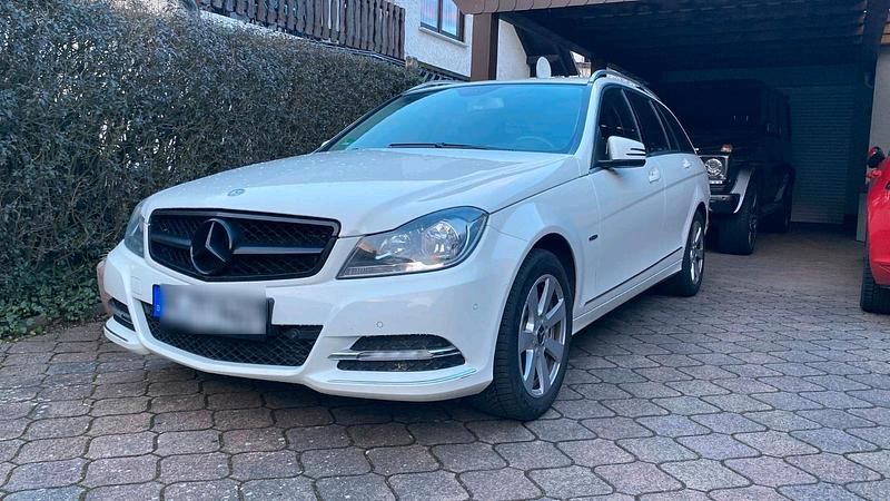 Weiß Gebraucht 2012 Mercedes C180 Kombi | 7.500 € - Bild 1/4