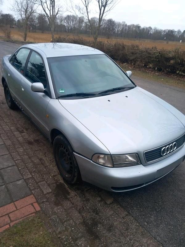 Gebraucht Audi A4 125 PS (91 kW) 1998 Silber Limousine