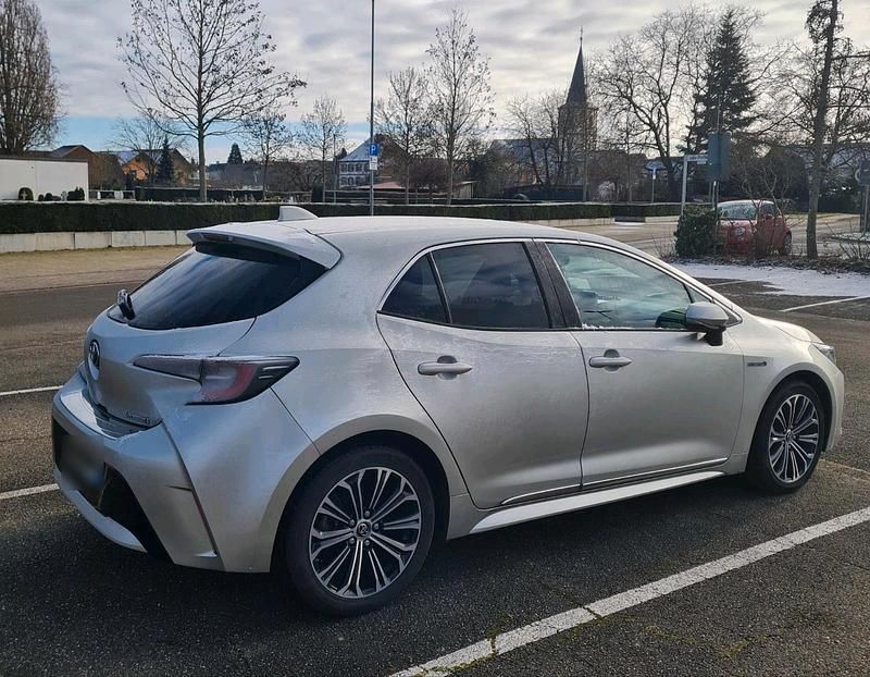 Gebraucht Toyota Corolla Design 122 PS (89 kW) 2019 Grau Kleinwagen