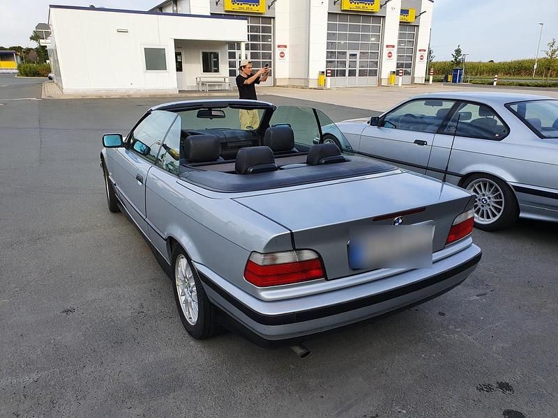 Gebraucht BMW 318 Cabriolet Basis 116 PS (85 kW) 1997 Grau Cabrio