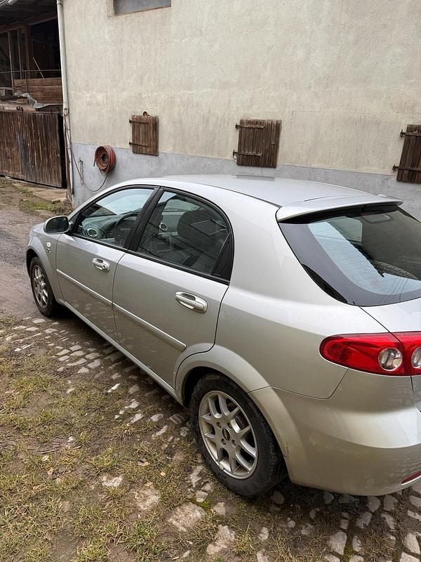 Gebraucht Chevrolet Lacetti 121 PS (88 kW) 2008 Silber Limousine
