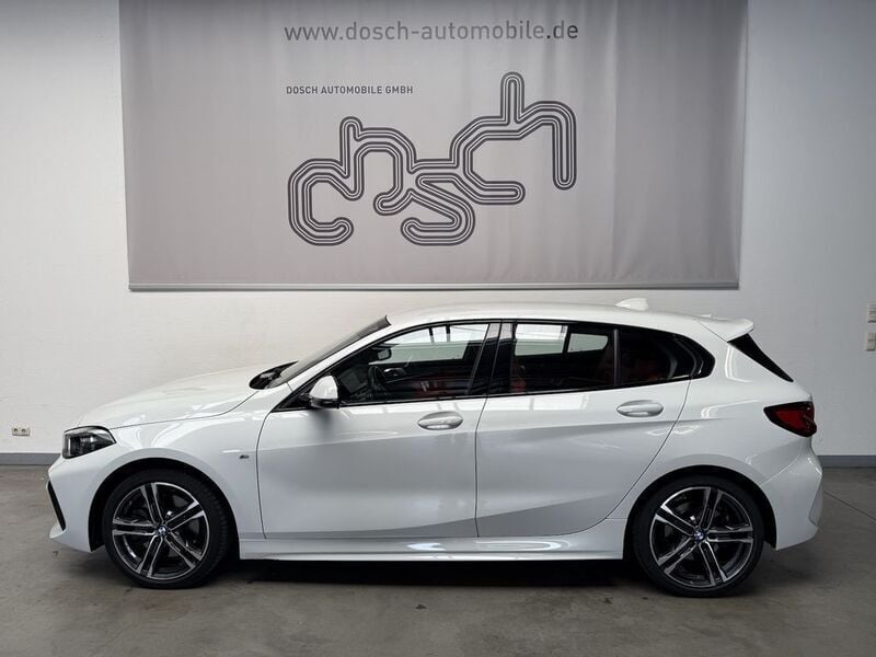 Alpinweiss iii Gebraucht 2022 BMW 120 M Sport Kleinwagen | 22.990 € (Fairer Preis) - Bild 1/4