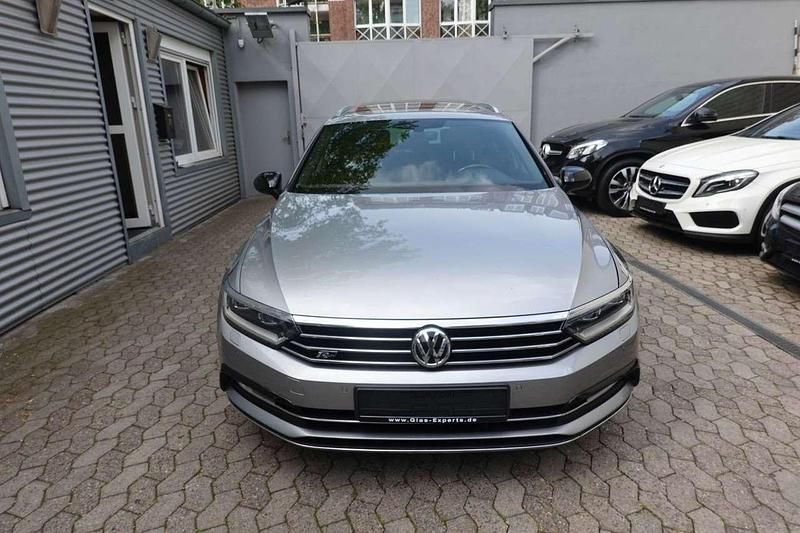 Gebraucht VW Passat Highline 150 PS (110 kW) 2019 Pyrit silber Kombi