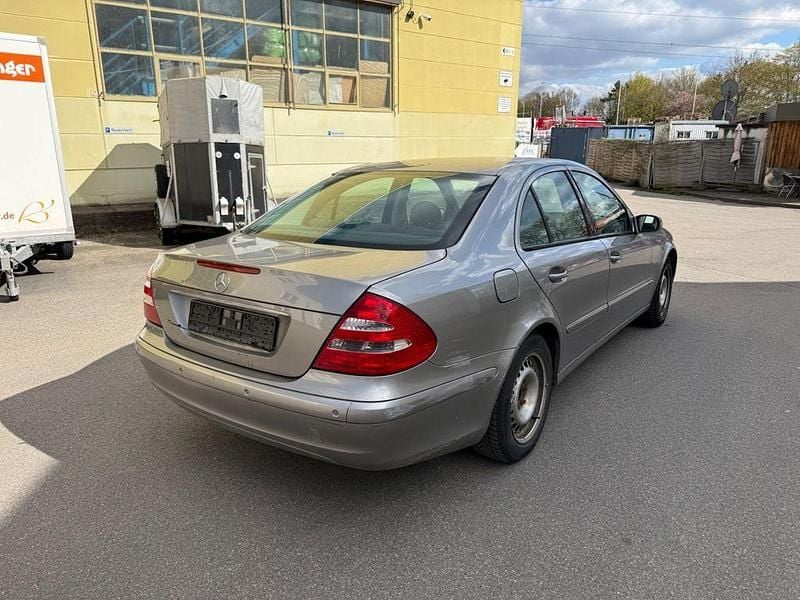 Gebraucht Mercedes E200 163 PS (119 kW) 2003 Silber Limousine