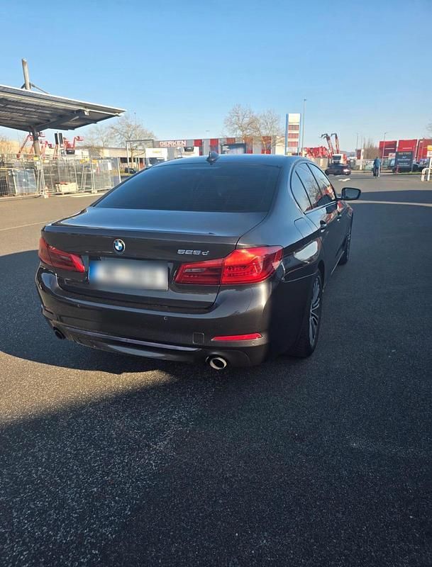 Gebraucht BMW 525 231 PS (169 kW) 2019 Schwarz Limousine