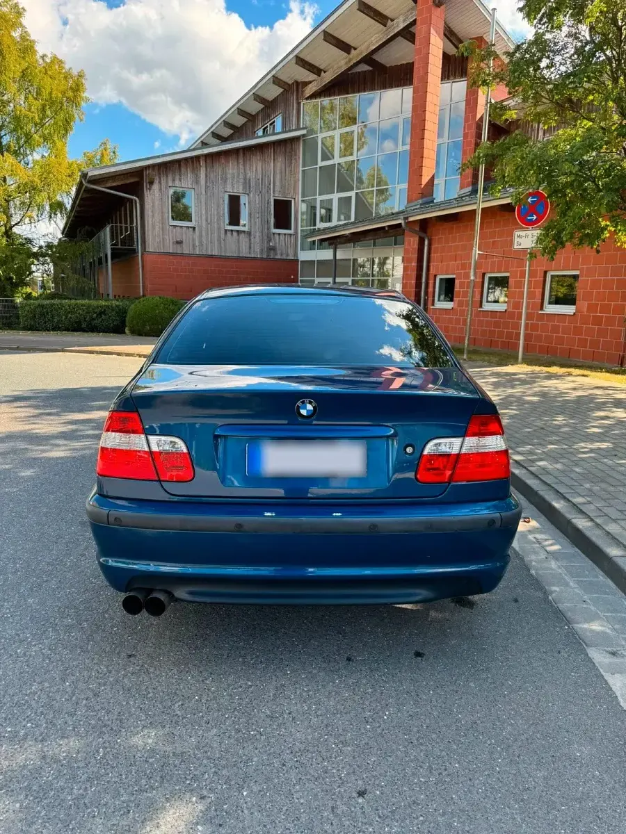 Gebraucht BMW 325 M Sport 192 PS (141 kW) 2002 Blau Limousine