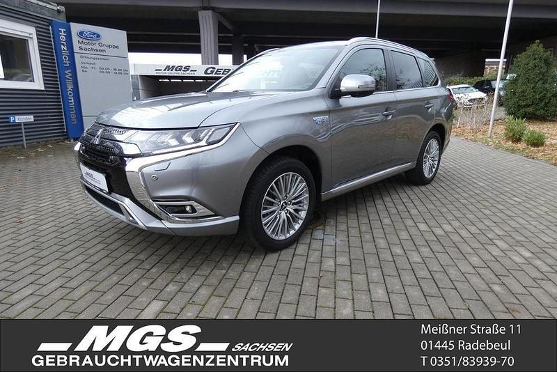 Grau Gebraucht 2021 Mitsubishi Outlander P-HEV Plus SUV | 24.450 € (Fairer Preis) - Bild 1/4