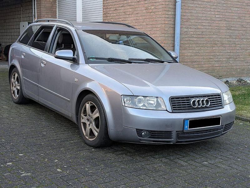 Silber Gebraucht 2004 Audi A4 Ambition Kombi | 999 € (Superpreis) - Bild 1/4