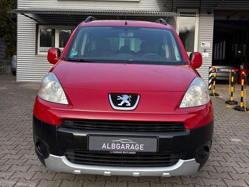 Gebraucht Peugeot Partner Tepee 92 PS (67 kW) 2011 Rot Van / Kleinbus