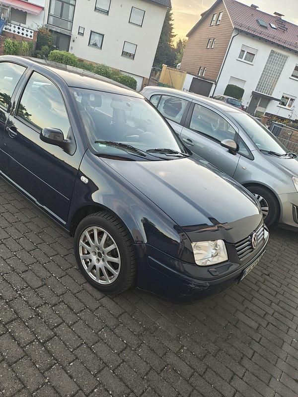 Blau Gebraucht 2000 VW Bora Limousine | 2.450 € (Etwas zu teuer) - Bild 1/4