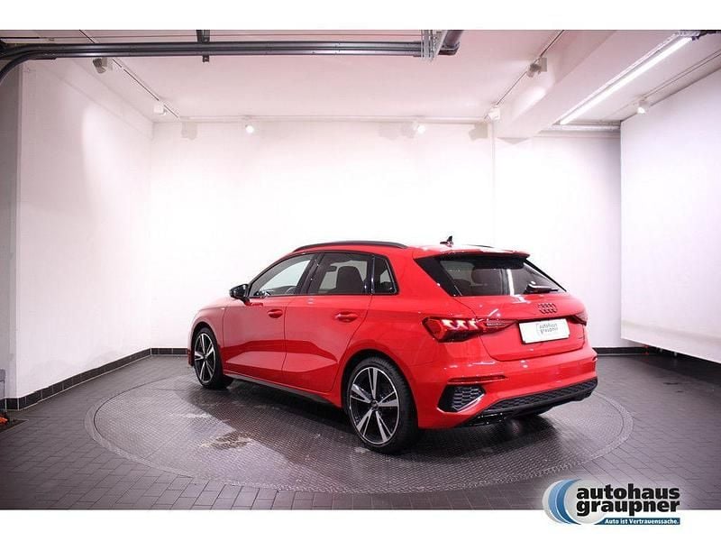 Gebraucht Audi A3 S-Line 200 PS (147 kW) 2022 Rot / tangorot (metallic) Limousine