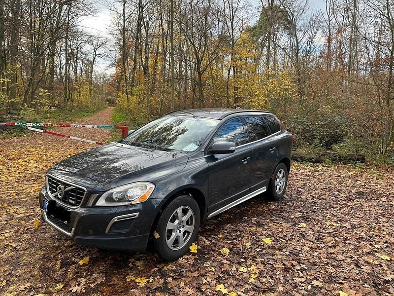 Grau Gebraucht 2011 Volvo XC60 SUV | 7.950 € - Bild 1/4