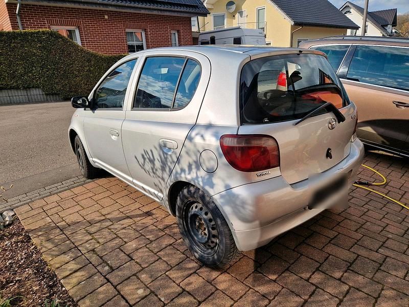 Gebraucht Toyota Yaris 75 PS (55 kW) 2002 Grau Kleinwagen