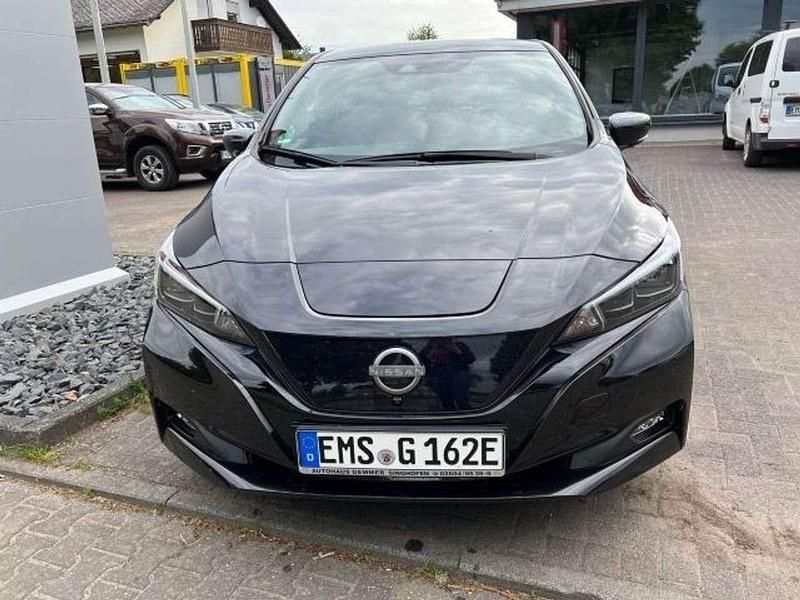 Gebraucht Nissan Leaf Tekna 80 kW (109 PS) 2022 Black (m) (metallic) Kleinwagen