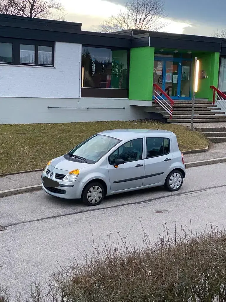 Używany Renault Modus 75 KM (55 kW) 2005 Szary Minivan