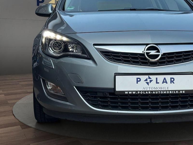 Gebraucht Opel Astra 160 PS (117 kW) 2011 Silber Limousine
