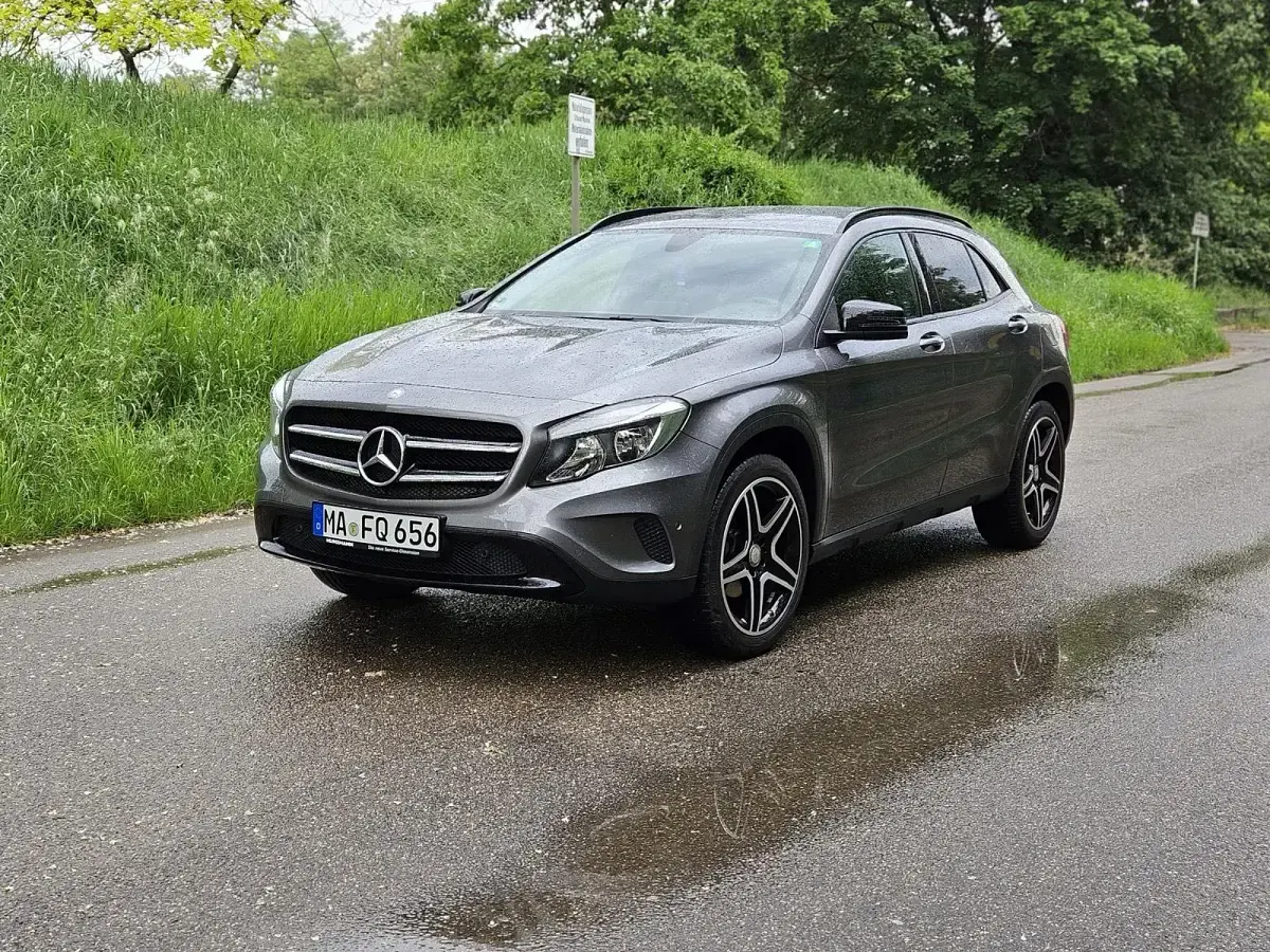Gebraucht Mercedes GLA200 156 PS (114 kW) 2016 Grau SUV