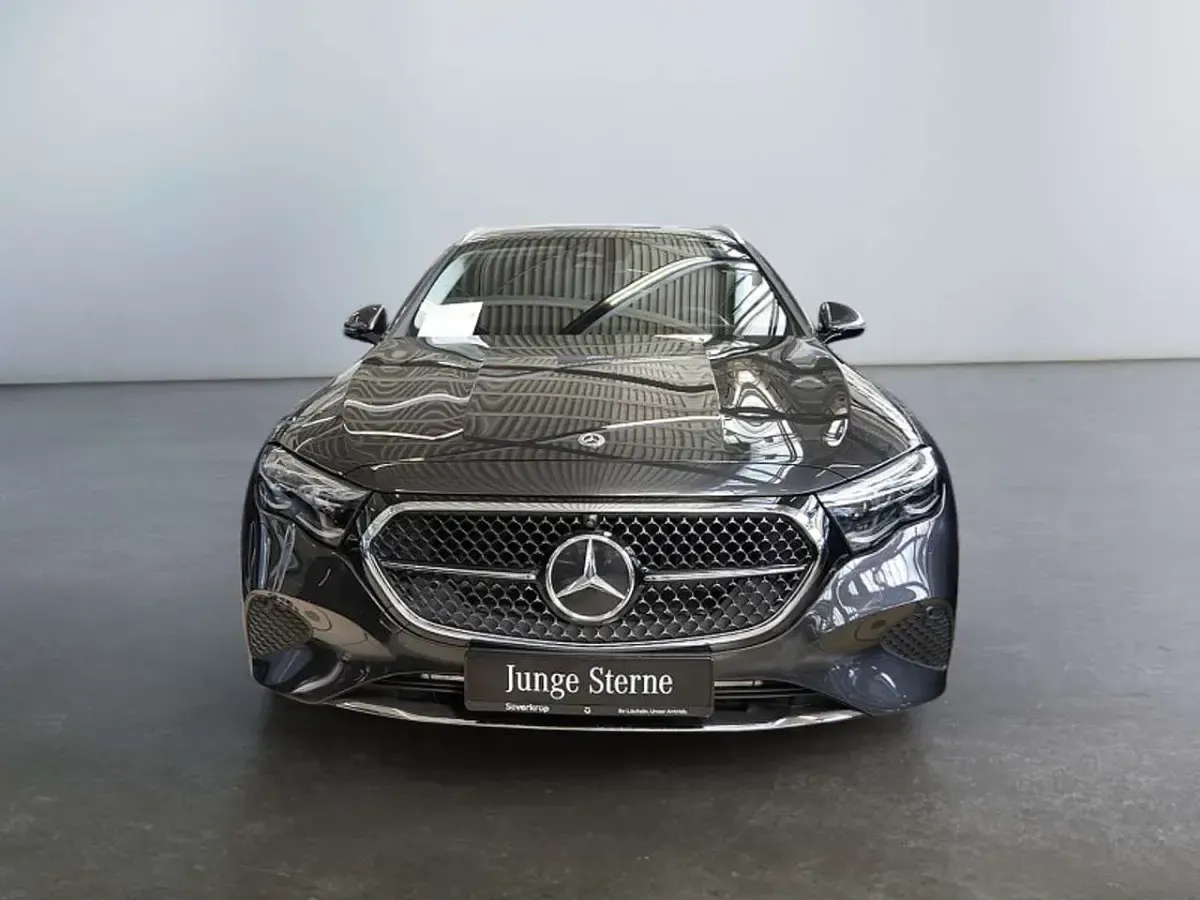 Gebraucht Mercedes E300 Avantgarde 197 PS (144 kW) 2025 Grau Limousine