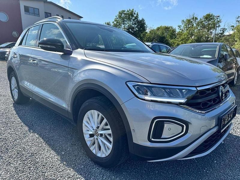 Silber Gebraucht 2023 VW T-Roc Life SUV | 23.990 € (Guter Preis) - Bild 1/4