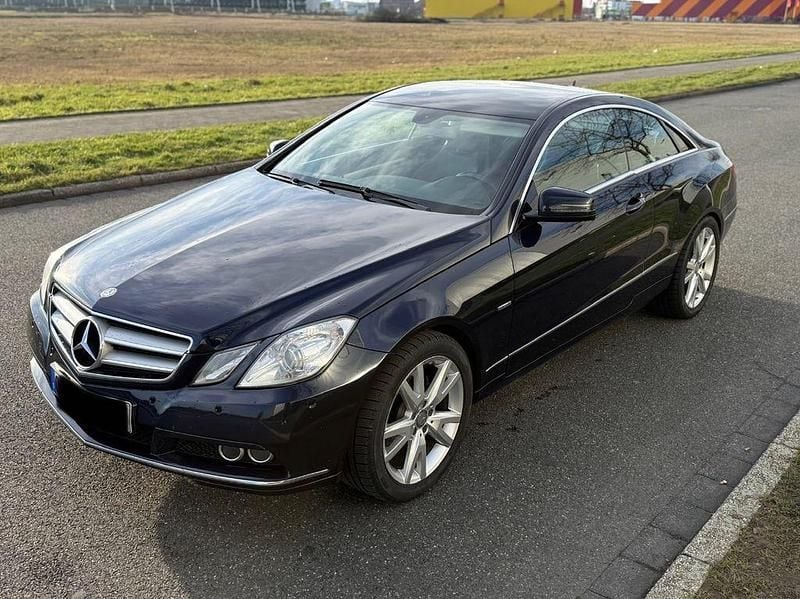 Blau Gebraucht 2011 Mercedes E350 Coupé | 7.900 € (Superpreis) - Bild 1/4