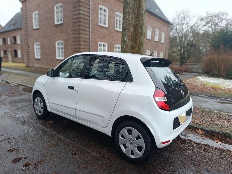 Gebraucht Renault Twingo Life 69 PS (50 kW) 2016 Weiß Kleinwagen