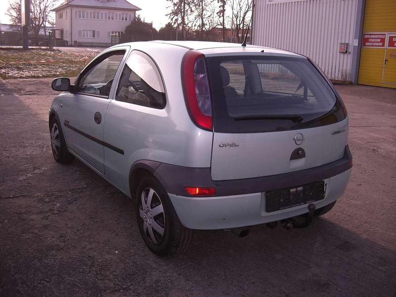 Gebraucht Opel Corsa 90 PS (66 kW) 2001 Grün Kleinwagen