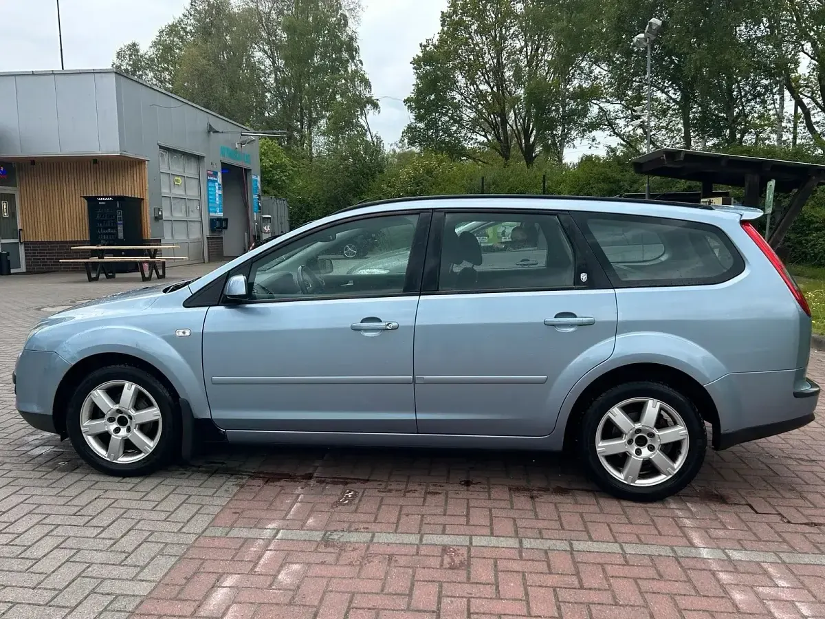 Używany Ford Focus 100 KM (73 kW) 2006 Andere farben Sedan/Limuzyna