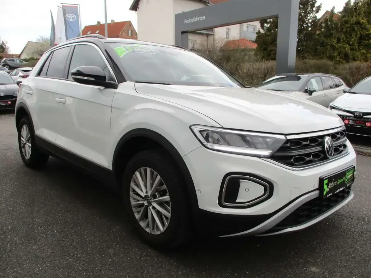 Gebraucht VW T-Roc Life 116 PS (85 kW) 2024 Pure white SUV