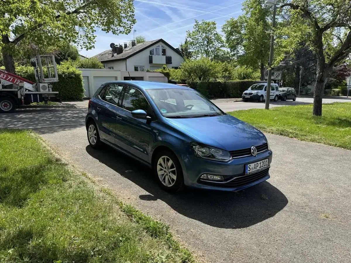 Gebraucht VW Polo Comfortline 90 PS (66 kW) 2015 Blau Kleinwagen