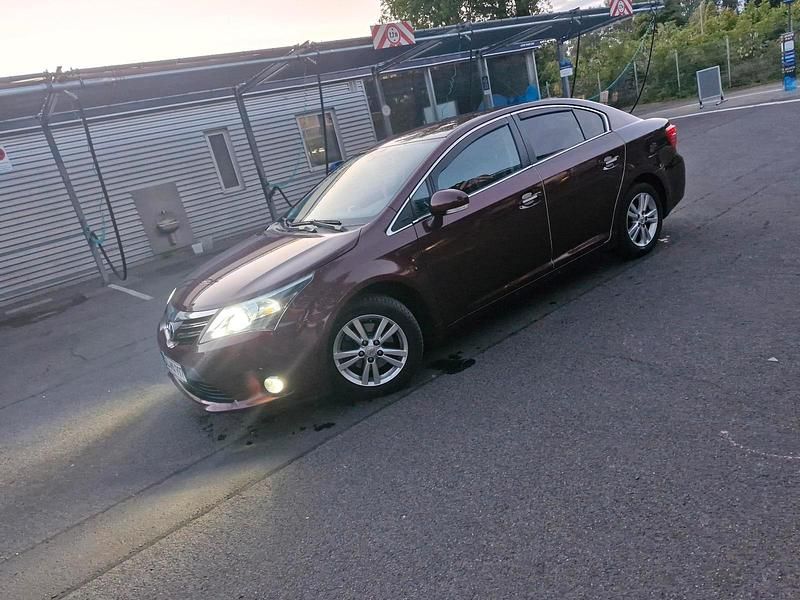 Gebraucht Toyota Avensis 147 PS (108 kW) 2012 Andere farben Limousine