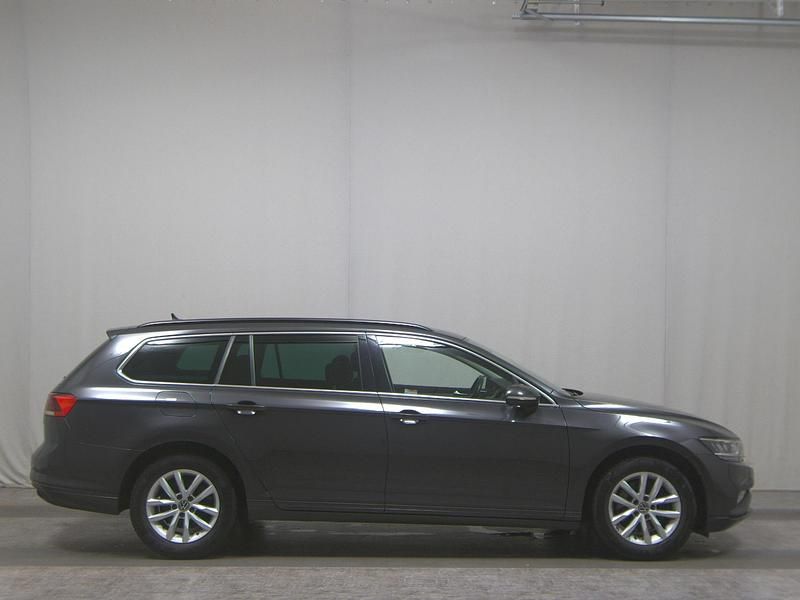 Grau Gebraucht 2021 VW Passat Business Kombi | 17.280 € (Superpreis) - Bild 1/4