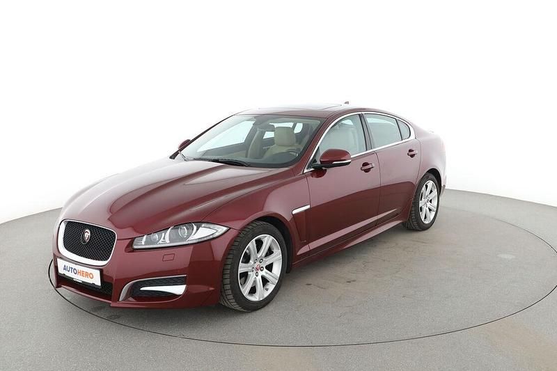 Gebraucht Jaguar XF 200 PS (147 kW) 2015 Rot Limousine