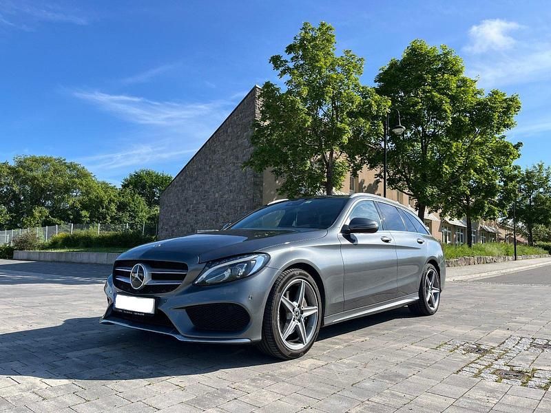 Grau Gebraucht 2018 Mercedes C220 AMG Kombi | 20.980 € (Fairer Preis) - Bild 1/4