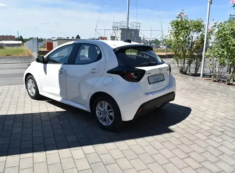 Neu Mazda 2 Center-Line 116 PS (85 kW) 2025 Weiß Limousine