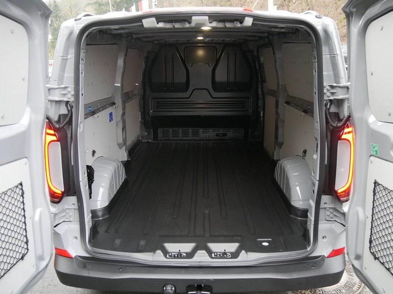 Gebraucht VW Transporter 110 PS (80 kW) 2025 Grau Van