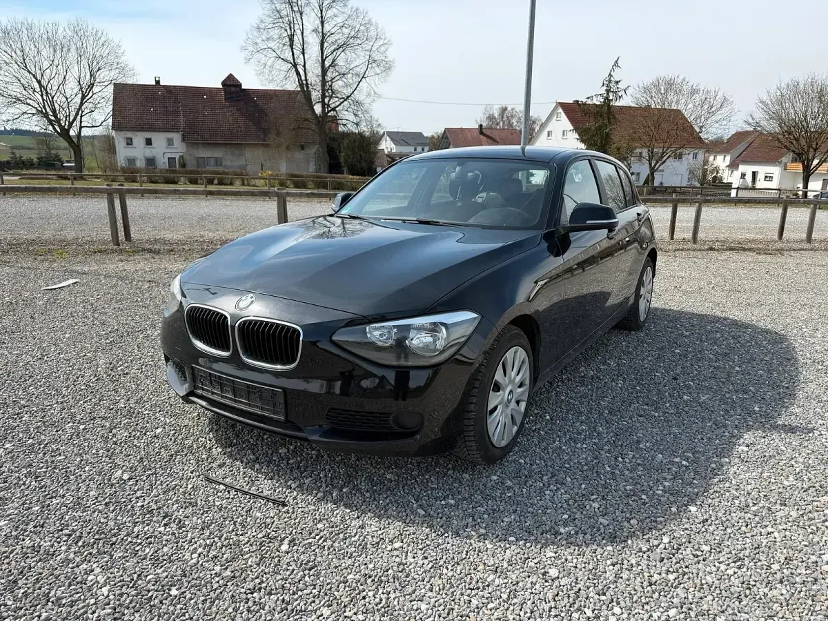 Gebraucht BMW 114 122 PS (89 kW) 2013 Schwarz Kleinwagen