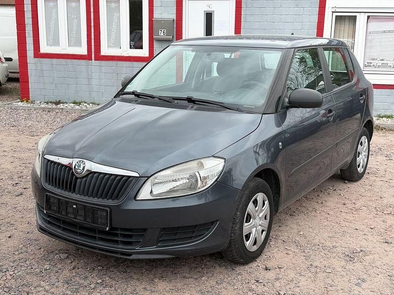 Gebraucht Skoda Fabia Ambiente 60 PS (44 kW) 2010 Grau Limousine