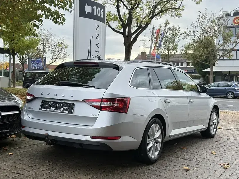 Gebraucht Skoda Superb Ambition 200 PS (147 kW) 2022 Silber Kombi