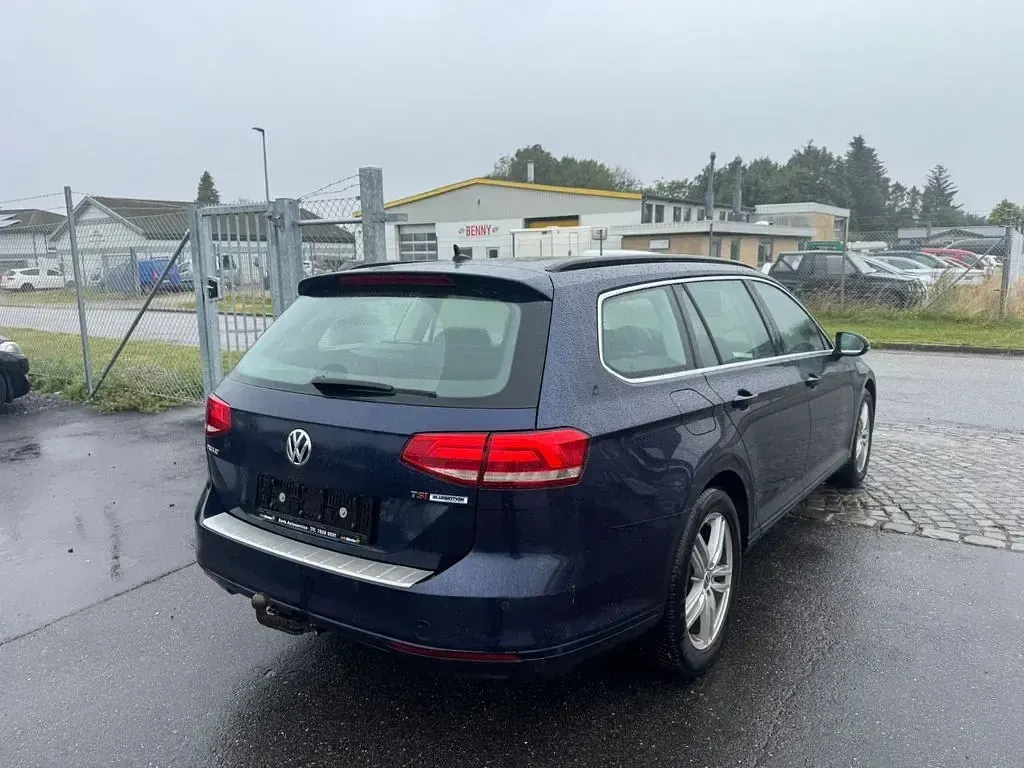 Gebraucht VW Passat Comfortline 150 PS (110 kW) 2017 Blau Kombi