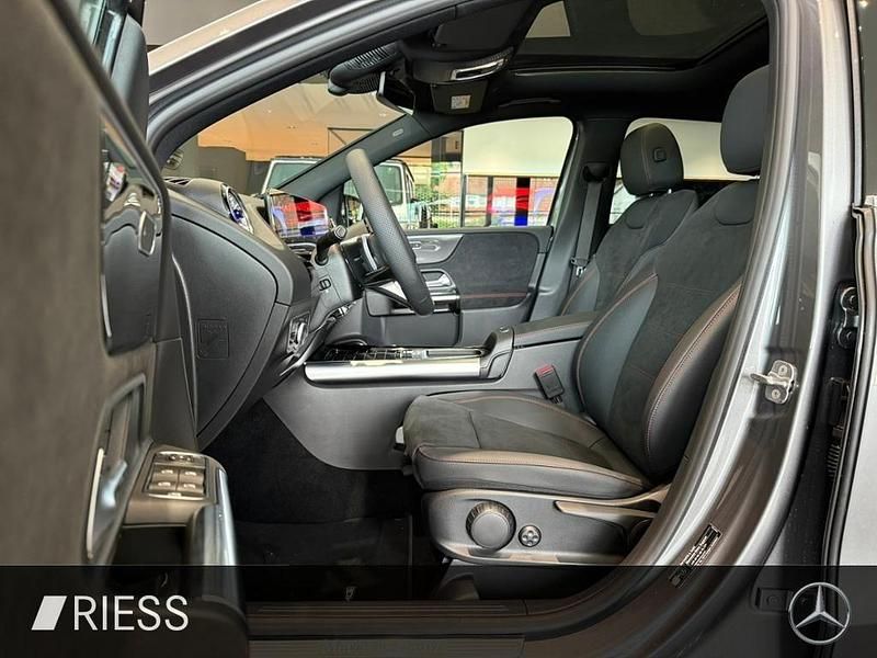 Gebraucht Mercedes B200 AMG 150 PS (110 kW) 2025 Grau Van / Kleinbus