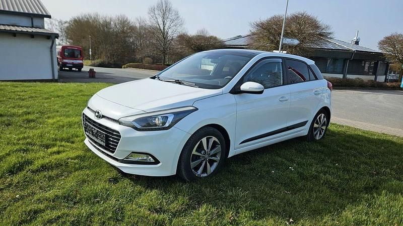 Gebraucht Hyundai i20 Active 120 PS (88 kW) 2017 Weiß Limousine