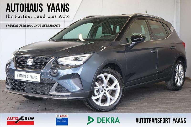 Grau Gebraucht 2023 Seat Arona FR SUV | 15.989 € (Guter Preis) - Bild 1/4